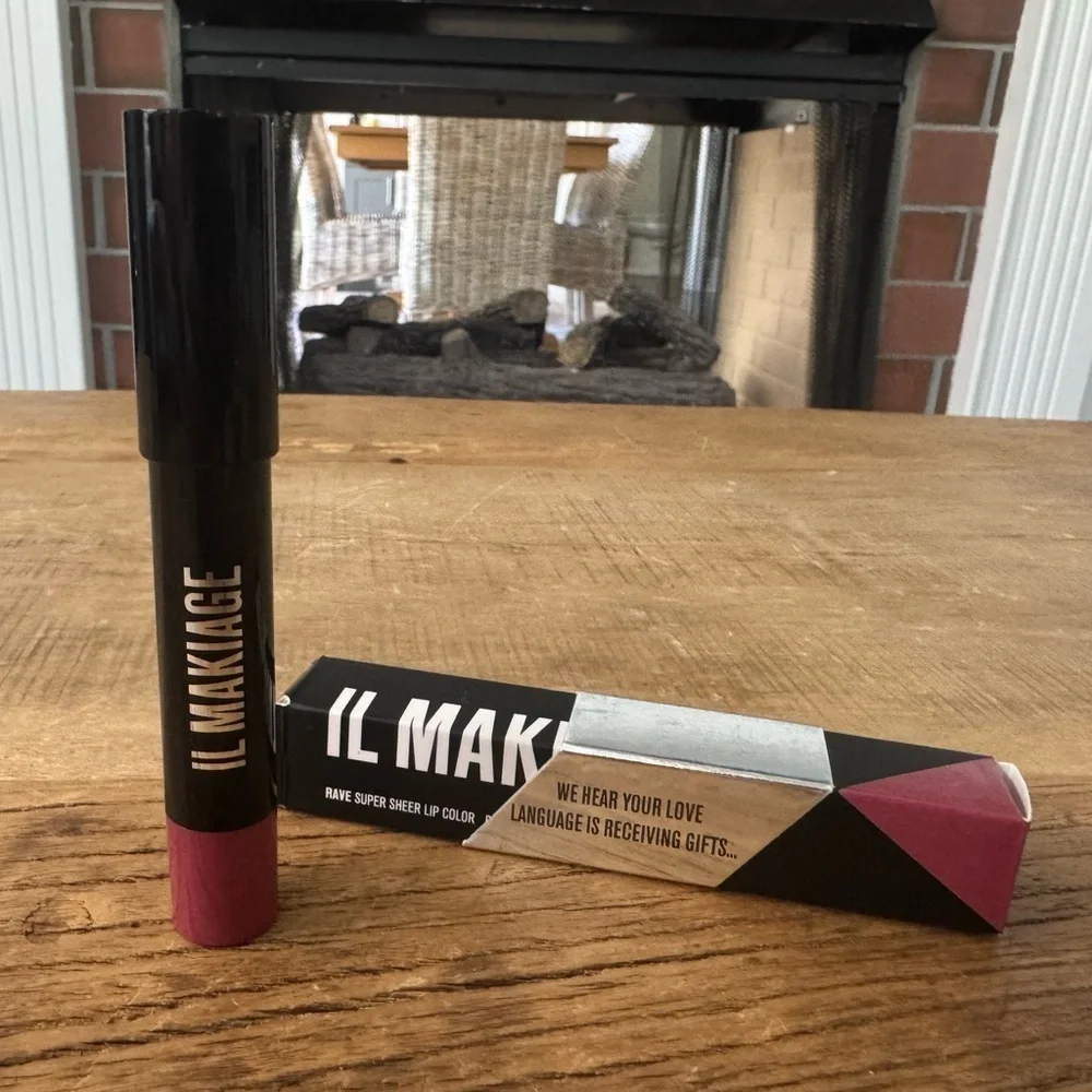 NEW IN BOX Il Makiage Rave Lip Crayon Super Sheer Lip Color ~ Samui (454) 💋